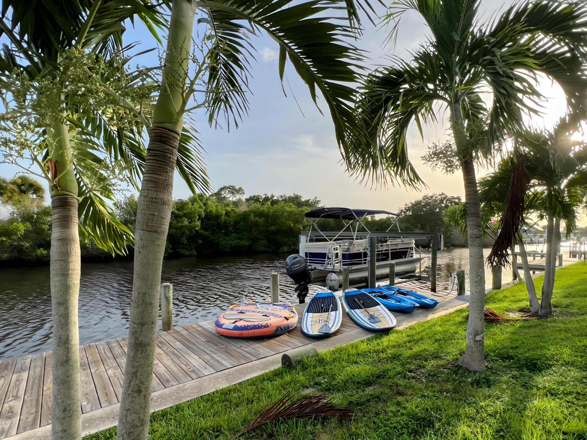 House With A Boatyour Private Waterfront Resort بورت شارلوت المظهر الخارجي الصورة